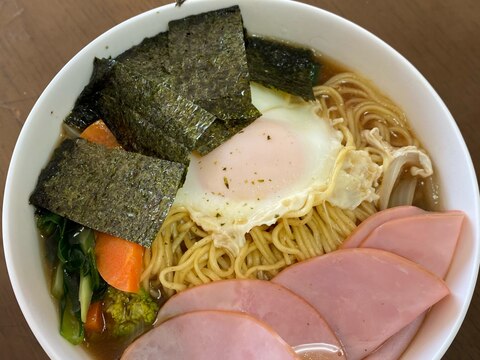 5分で簡単、野菜たっぷり、インスタントラーメン